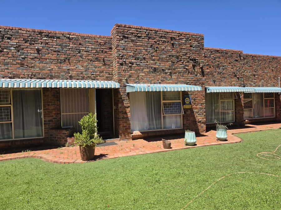 4 Bedroom Property for Sale in Pellissier Free State